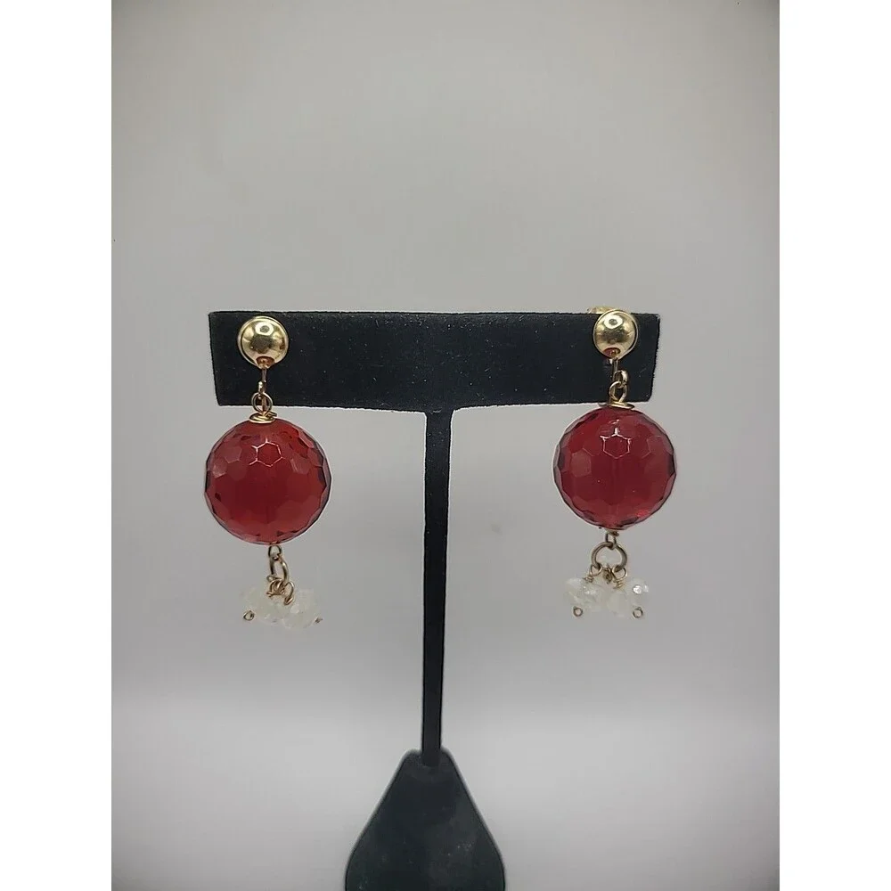 Vintage Earrings Clip On Drop Dangle Red‎ Bead White Beads Jewelry Costume